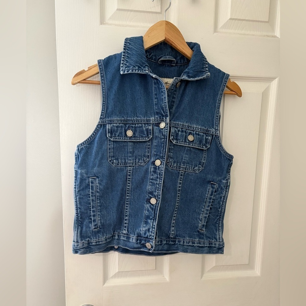Eddie Bauer women’s vintage denim vest mid wash size small cotton